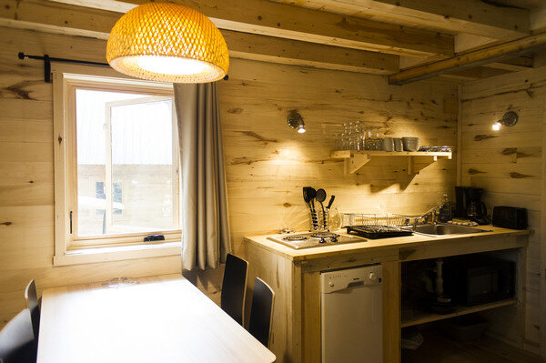 55-3-2-glamping-canada-quebec-huttopia-sutton-chalet-1.jpg